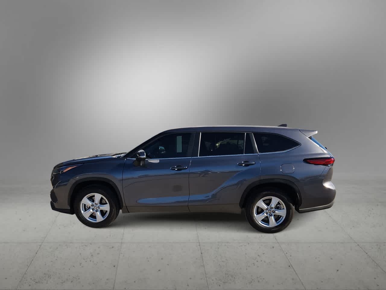 Thumbnail: 2023 Toyota Highlander - 5