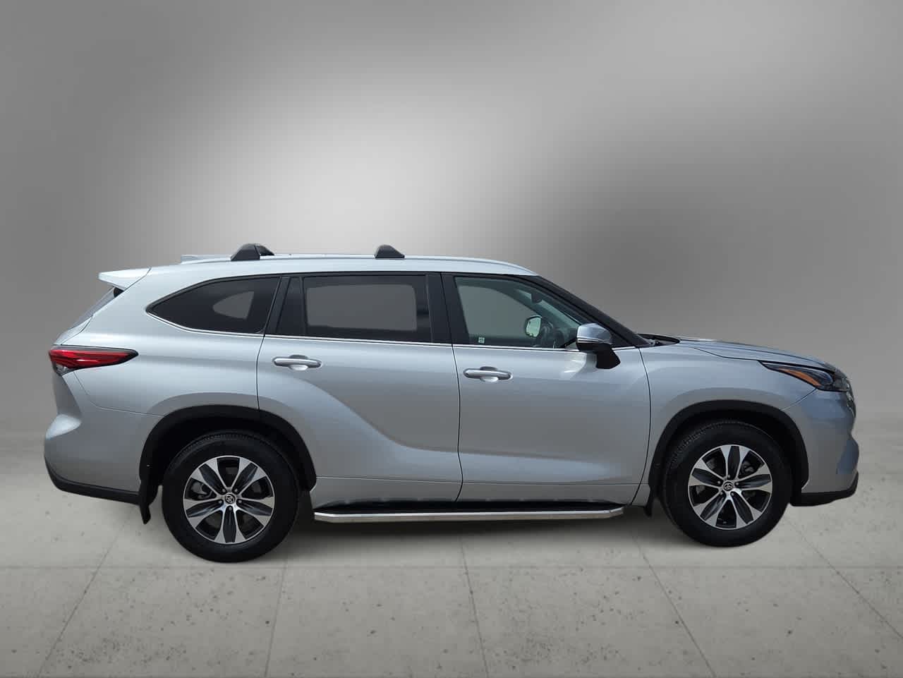 Thumbnail: 2023 Toyota Highlander - 9
