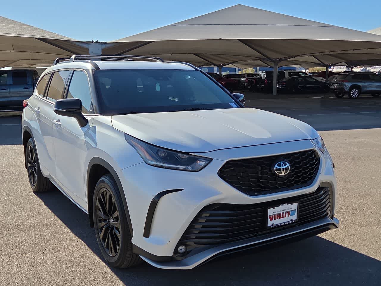 Thumbnail: 2023 Toyota Highlander - 14