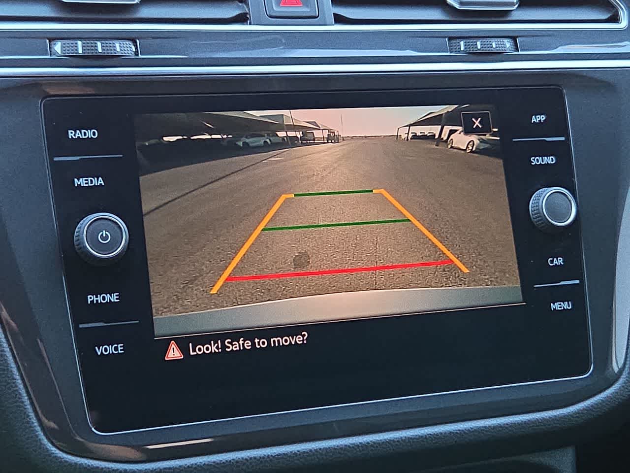 Thumbnail: 2023 Volkswagen Tiguan - 25