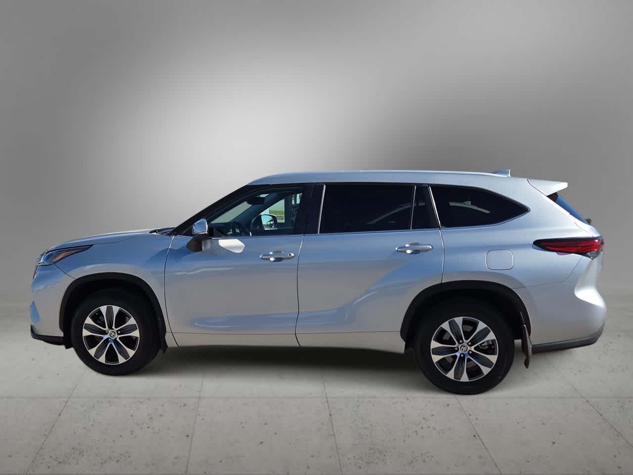 Thumbnail: 2023 Toyota Highlander - 5