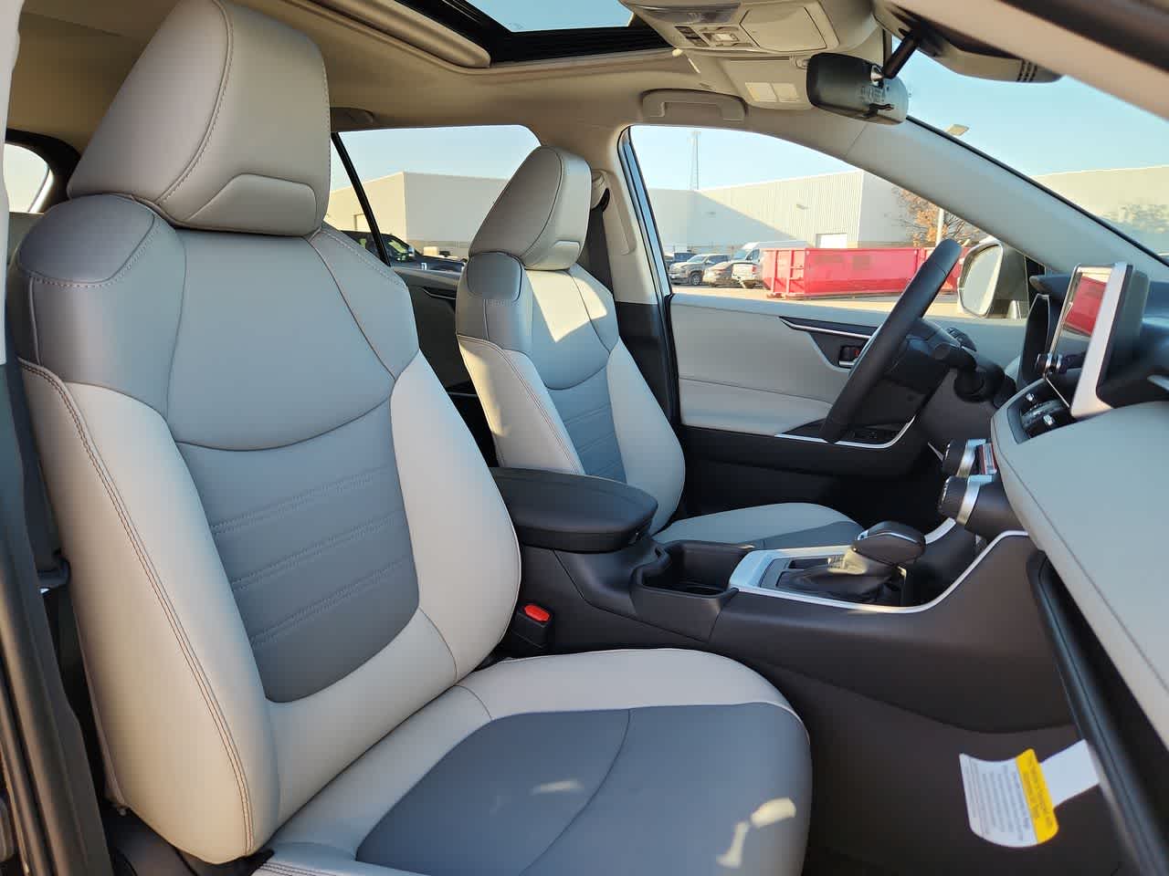 Thumbnail: 2025 Toyota RAV4 - 18