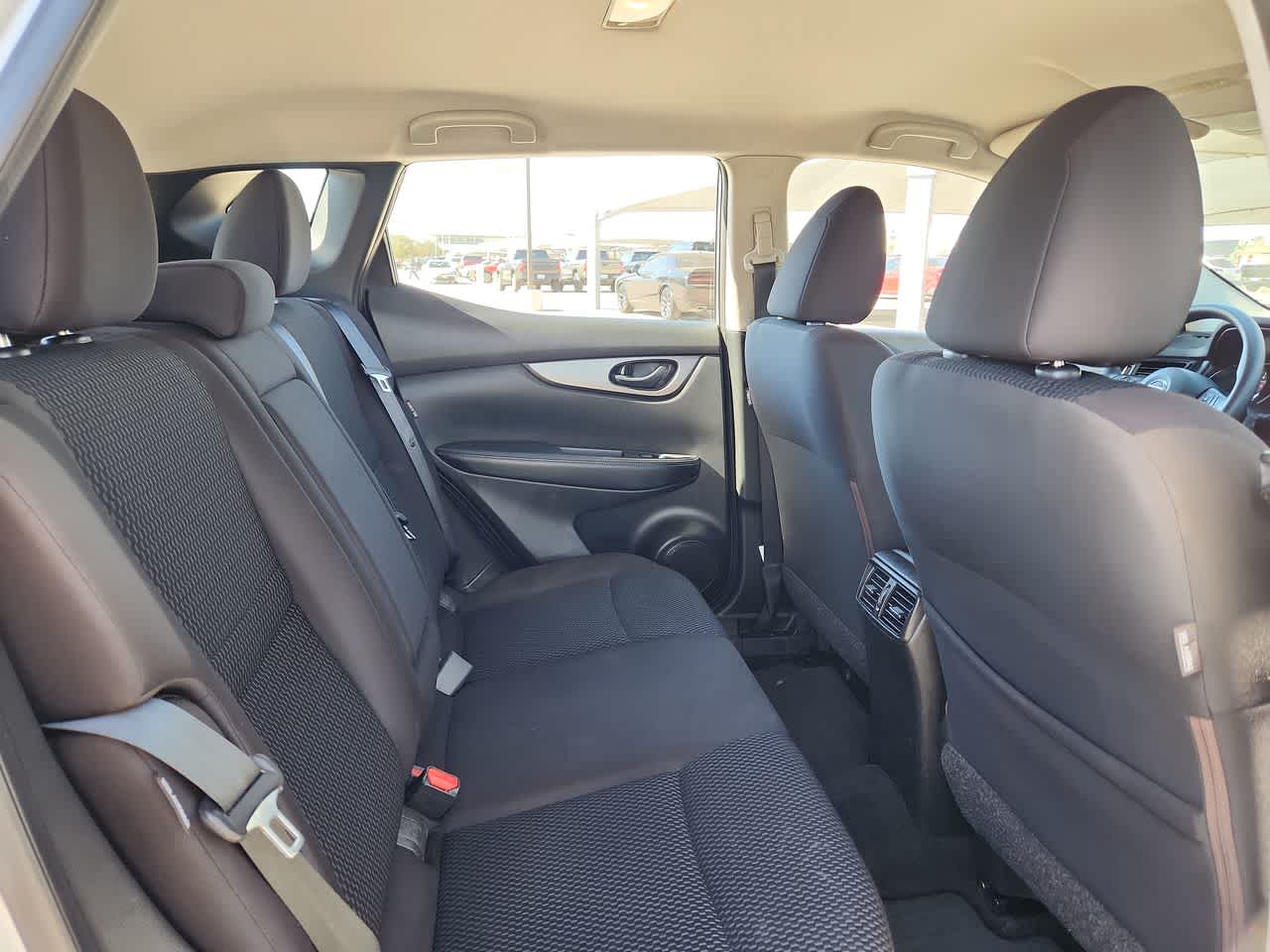 Thumbnail: 2020 Nissan Rogue Sport - 17