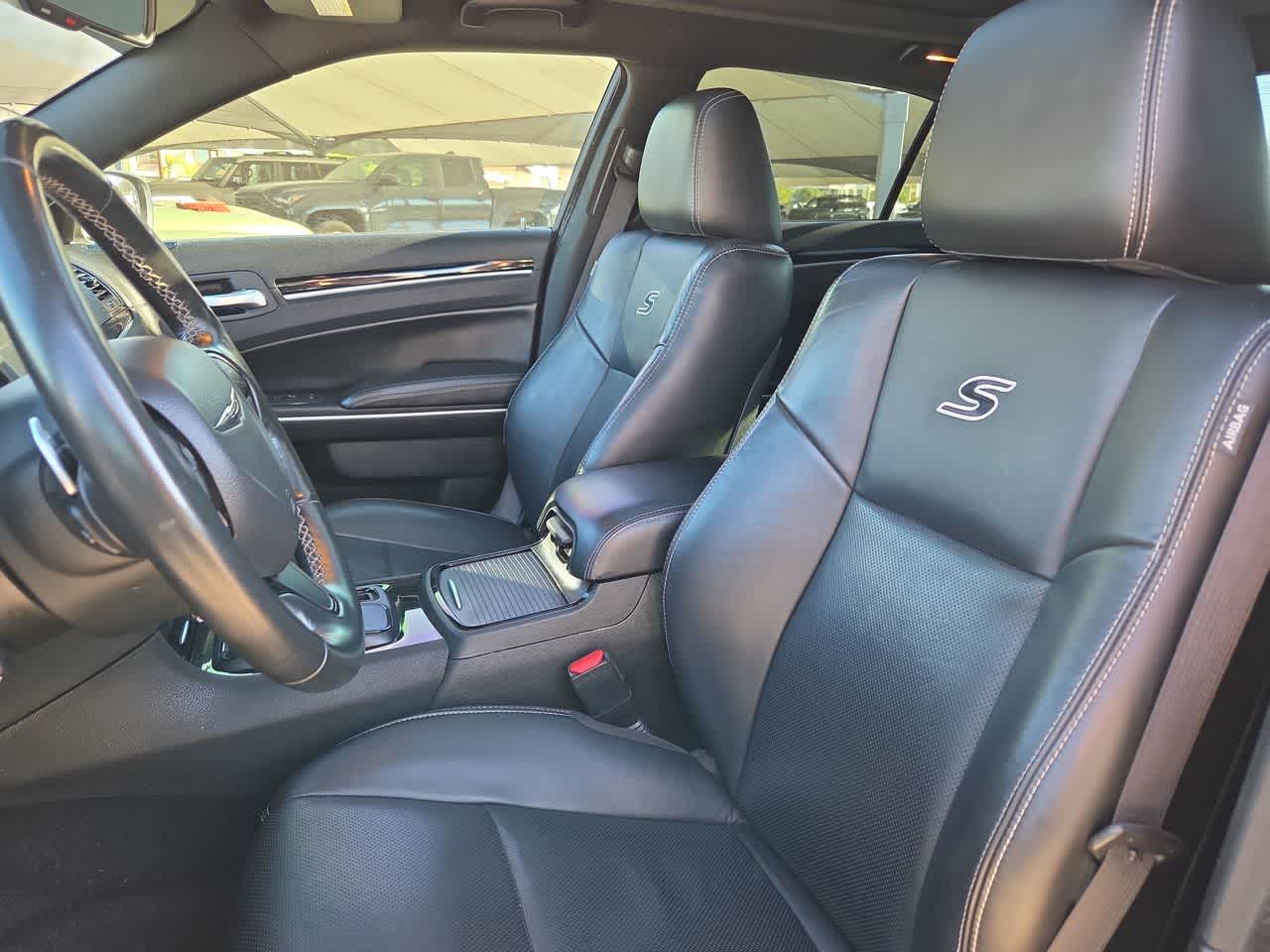 Thumbnail: 2022 Chrysler 300 - 15