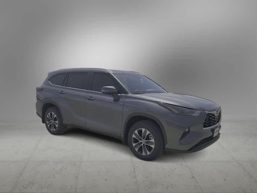 Thumbnail: 2024 Toyota Highlander - 3