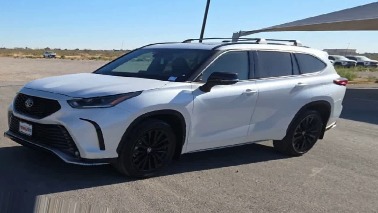 Thumbnail: 2023 Toyota Highlander - 5