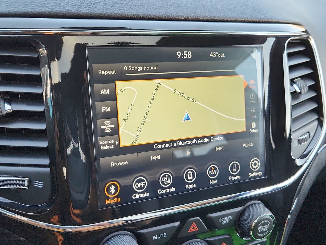 Thumbnail: 2022 Jeep Grand Cherokee - 24