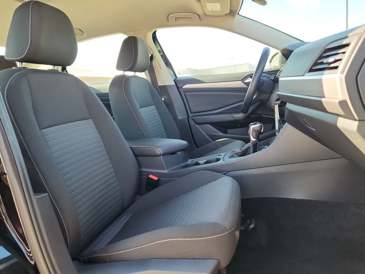 Thumbnail: 2024 Volkswagen Jetta - 18