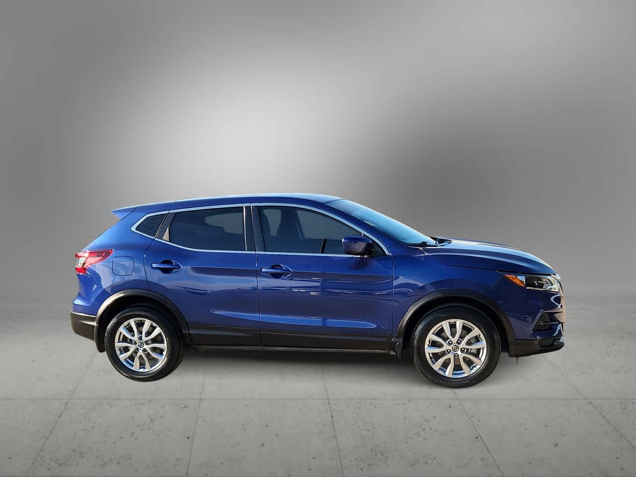 Thumbnail: 2022 Nissan Rogue Sport - 9