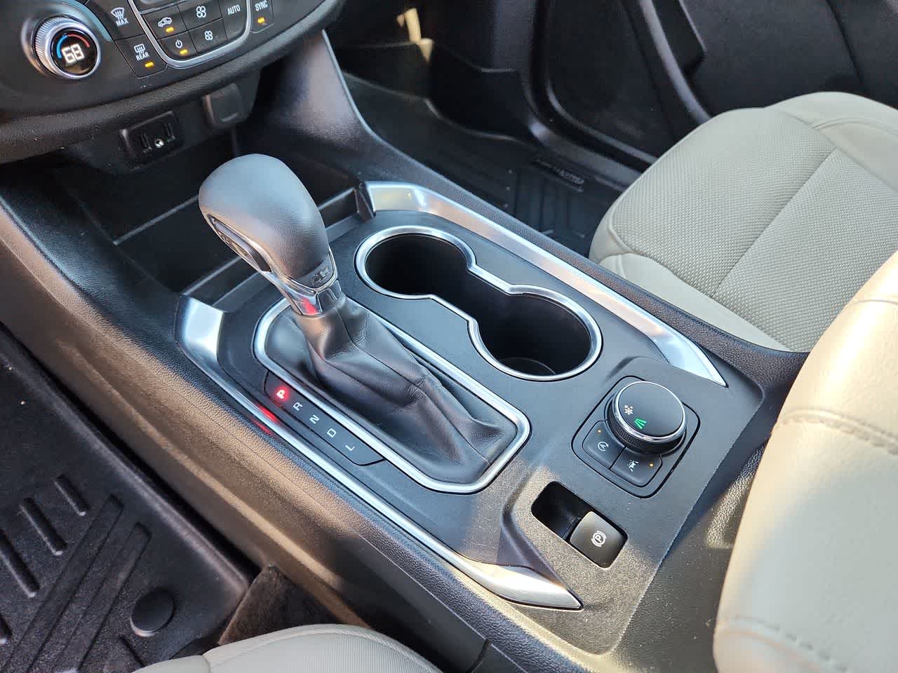 Thumbnail: 2022 Chevrolet Traverse - 21