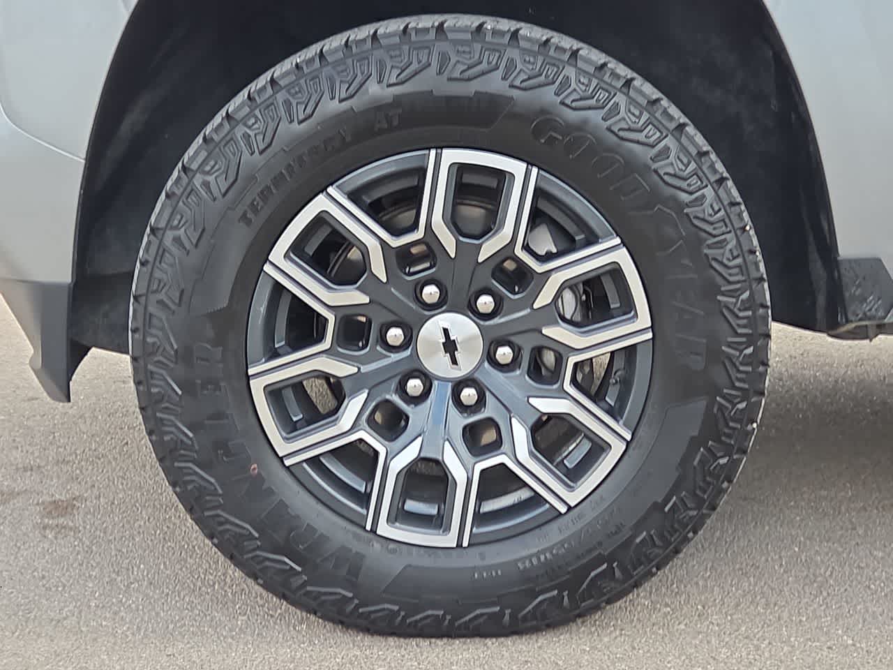 Thumbnail: 2024 Chevrolet Colorado - 12