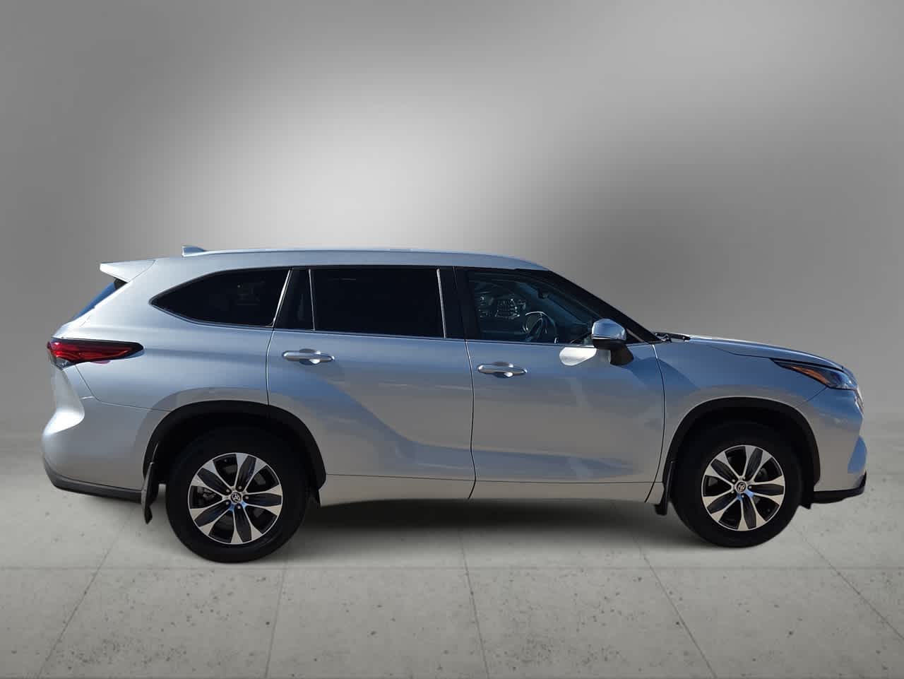 Thumbnail: 2023 Toyota Highlander - 9