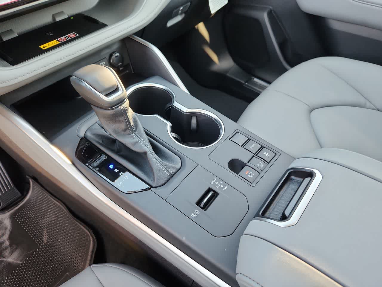 Thumbnail: 2025 Toyota Highlander - 21