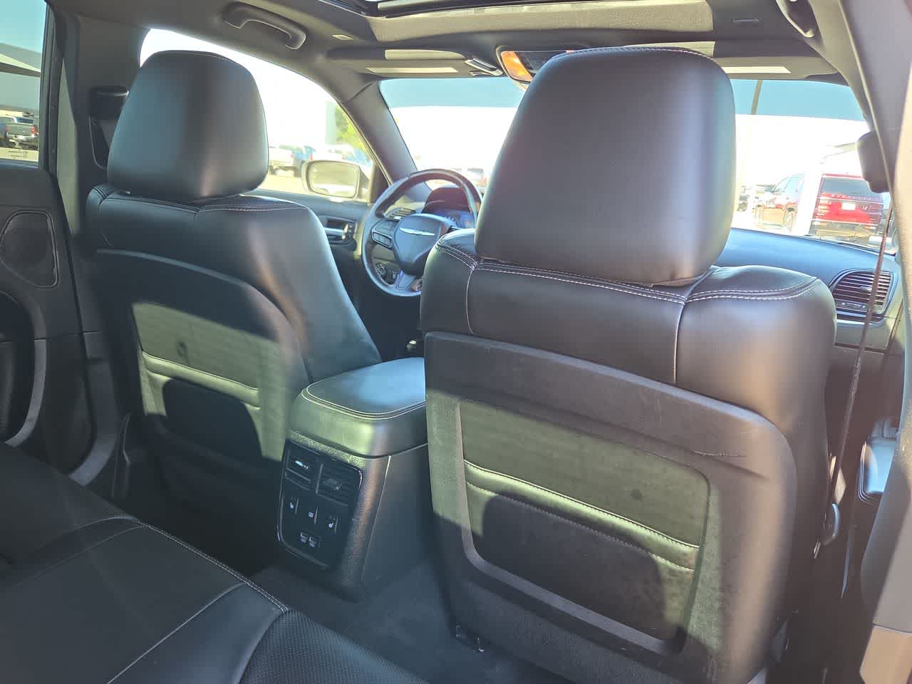 Thumbnail: 2022 Chrysler 300 - 16