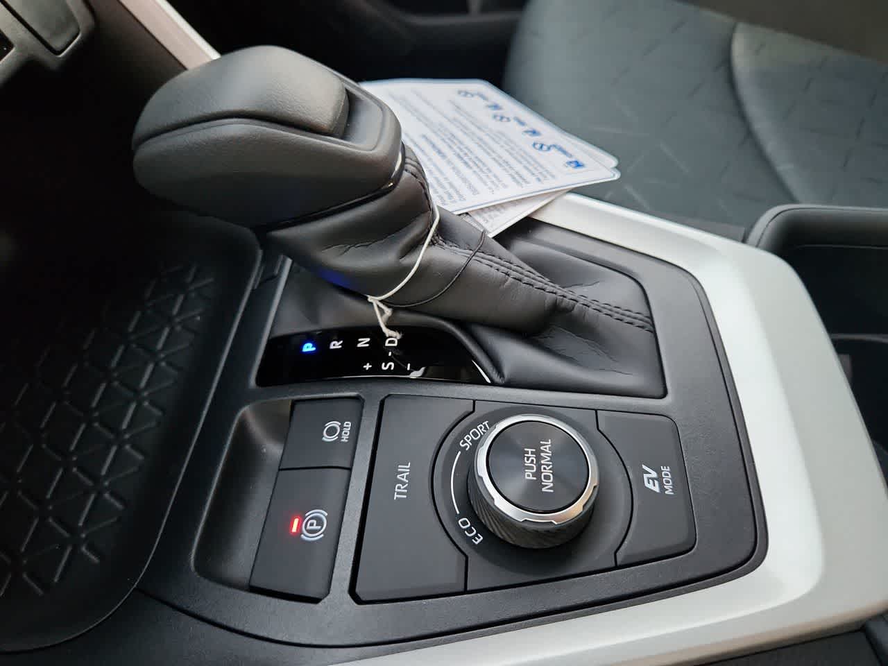 Thumbnail: 2025 Toyota RAV4 - 21