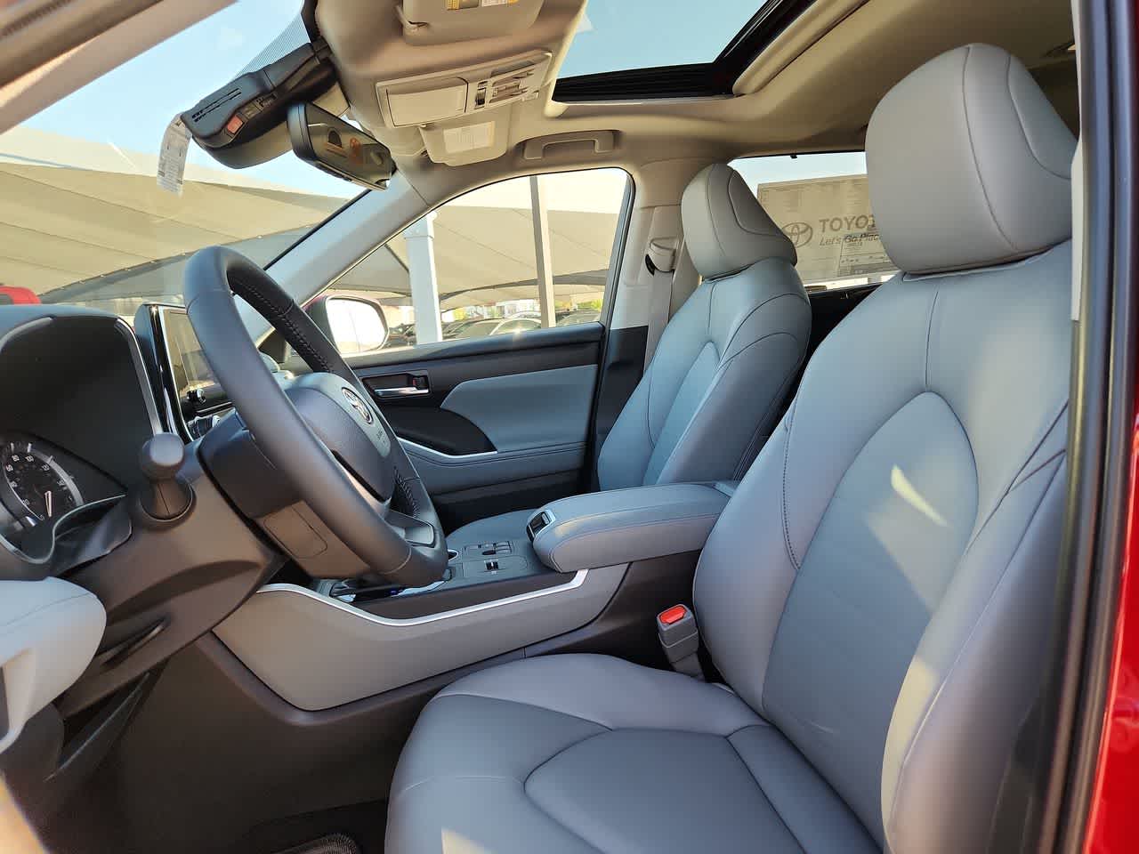 Thumbnail: 2025 Toyota Highlander - 15