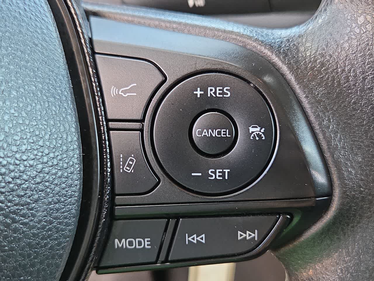 Thumbnail: 2021 Toyota RAV4 - 23