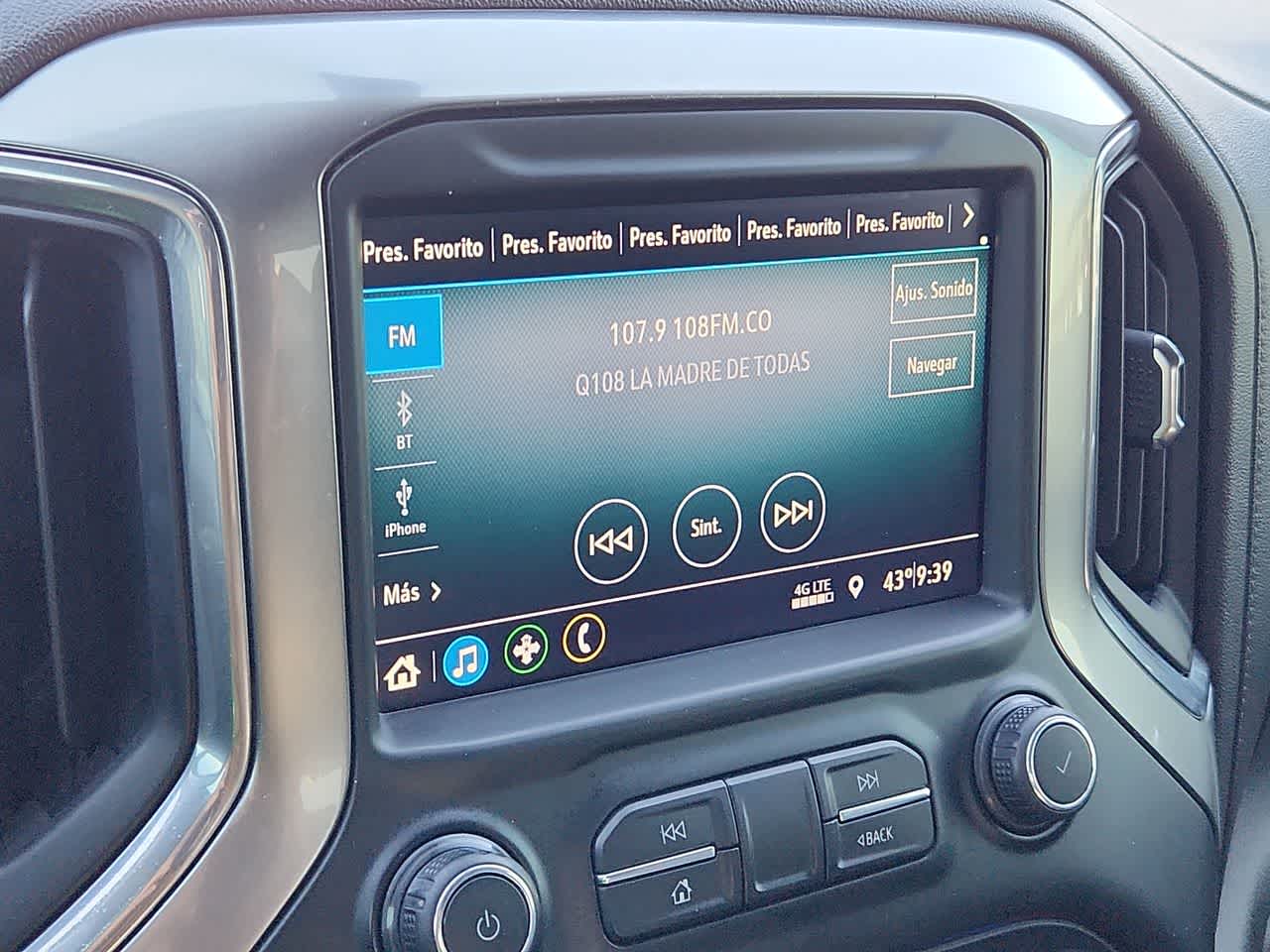 Thumbnail: 2020 Chevrolet Silverado 1500 - 24