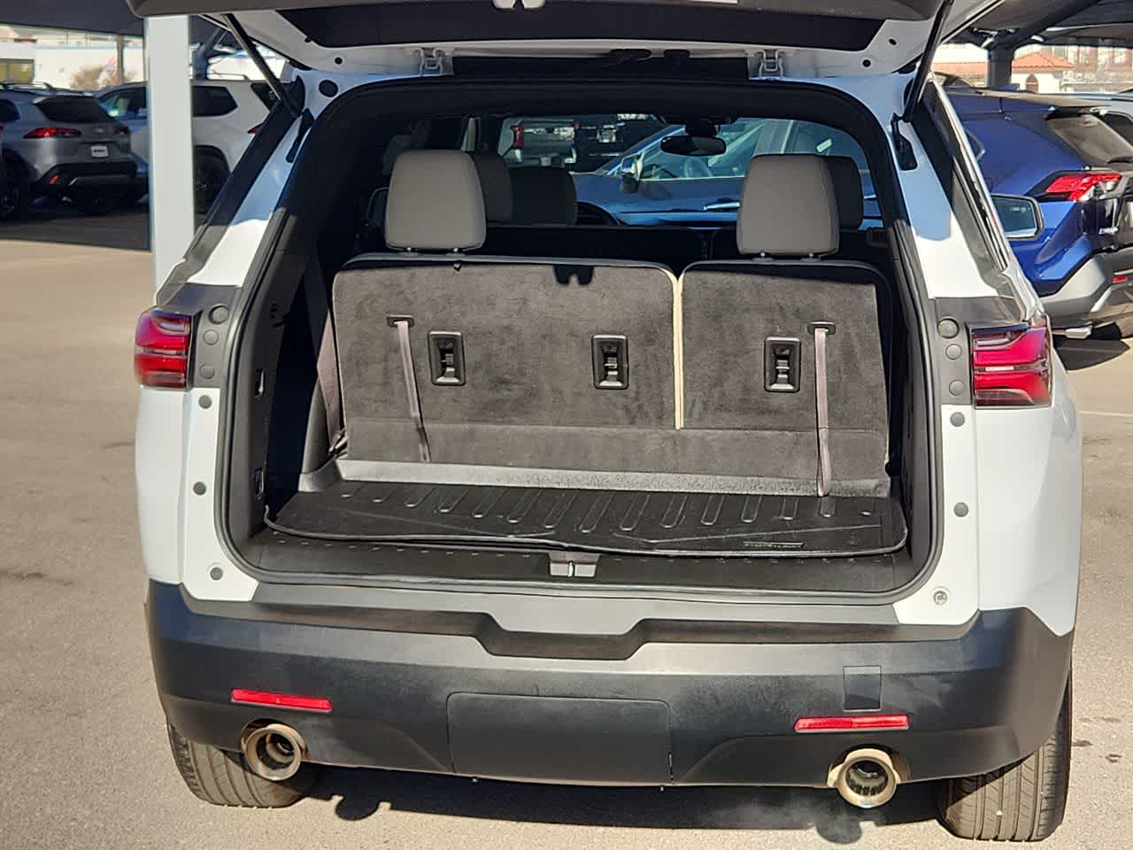 Thumbnail: 2022 Chevrolet Traverse - 23