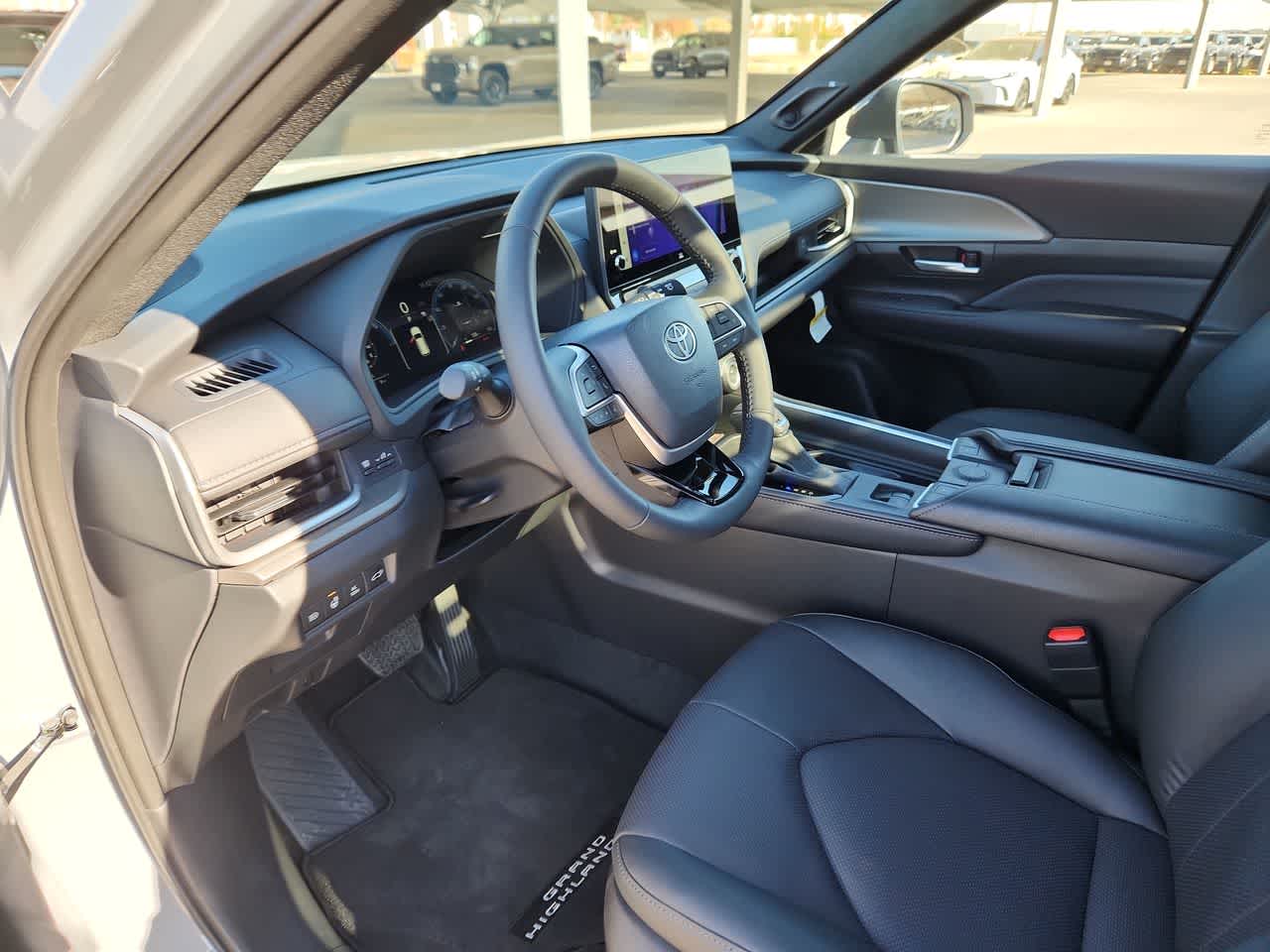 Thumbnail: 2026 Toyota Grand Highlander - 10