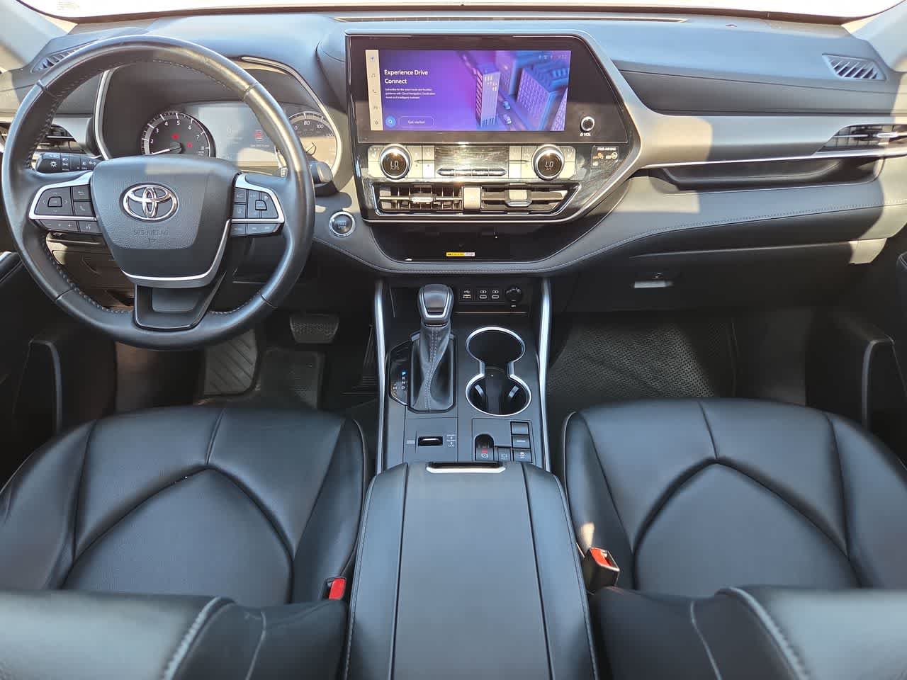 Thumbnail: 2023 Toyota Highlander - 14