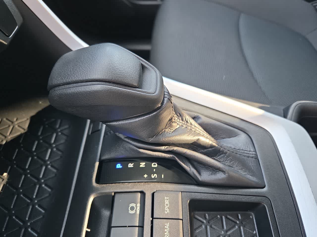 Thumbnail: 2021 Toyota RAV4 - 21