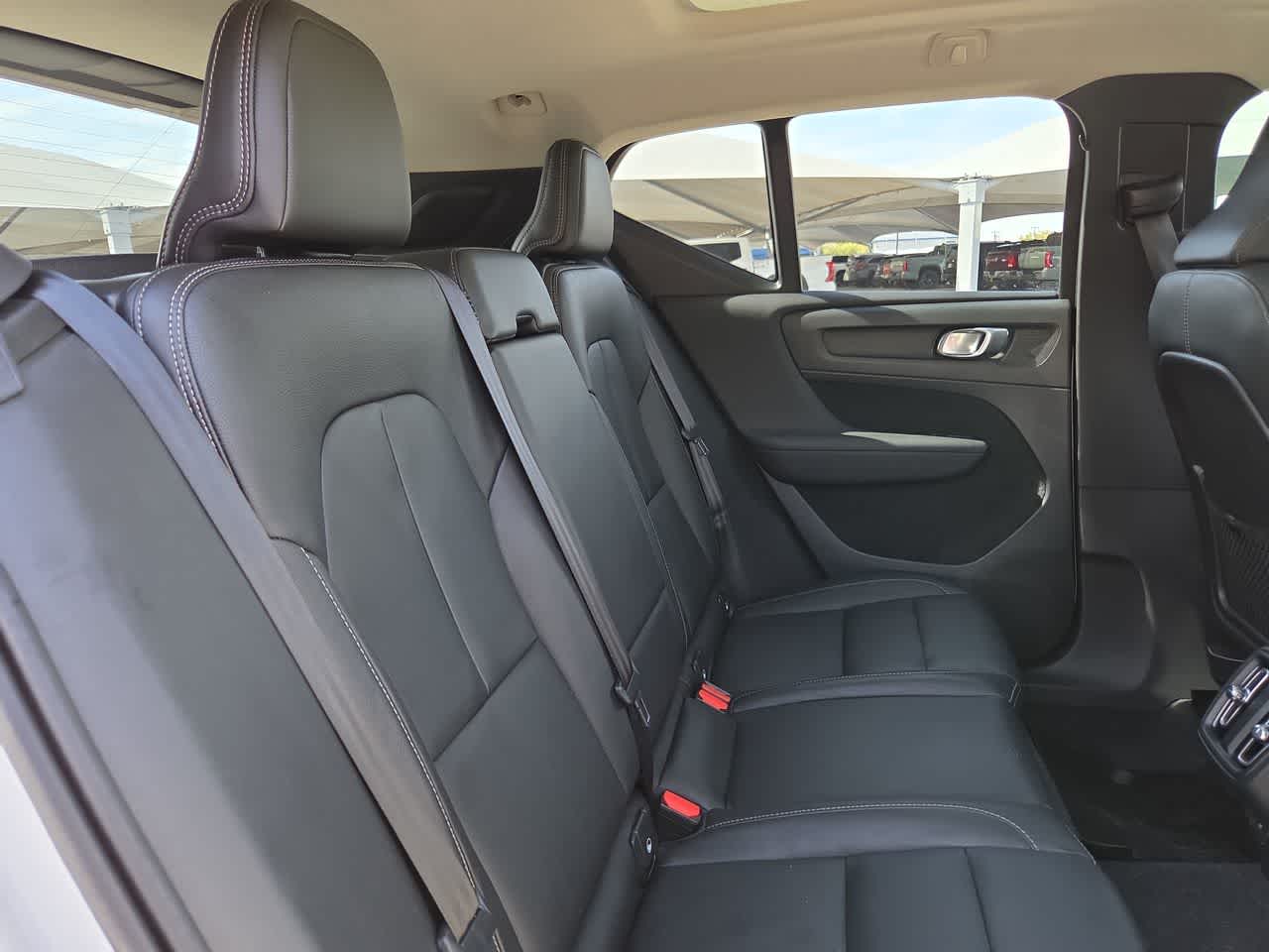 Thumbnail: 2021 Volvo XC40 - 17