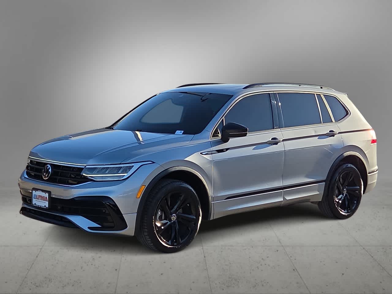 Thumbnail: 2023 Volkswagen Tiguan - 4