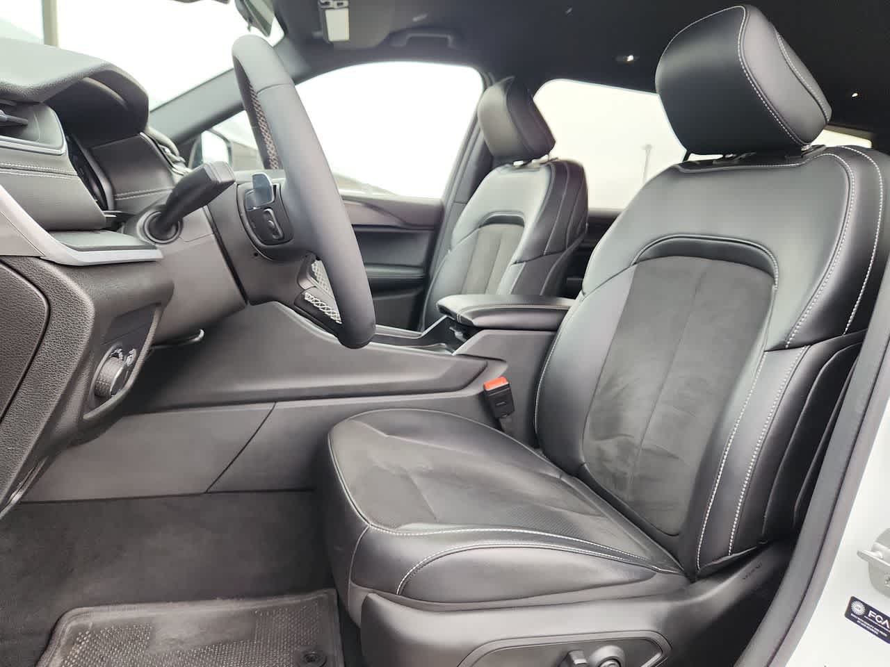 Thumbnail: 2025 Jeep Grand Cherokee L - 16