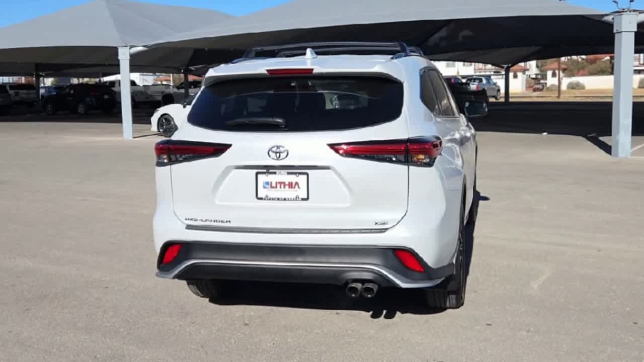 Thumbnail: 2023 Toyota Highlander - 8