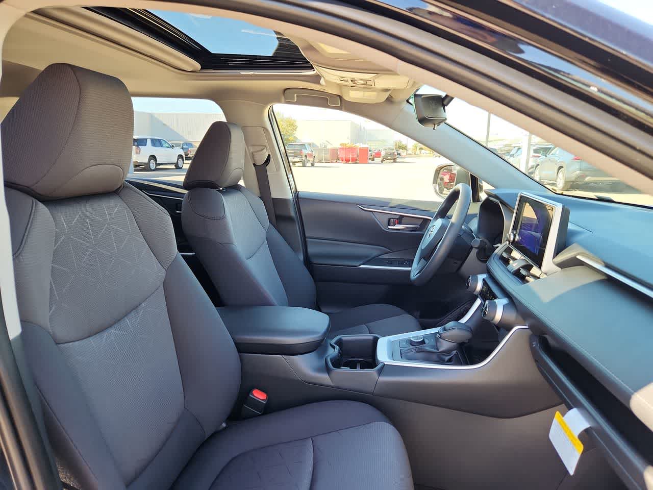 Thumbnail: 2025 Toyota RAV4 - 18