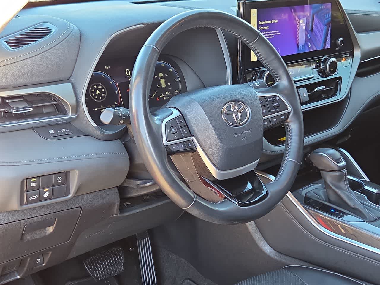 Thumbnail: 2023 Toyota Highlander - 10