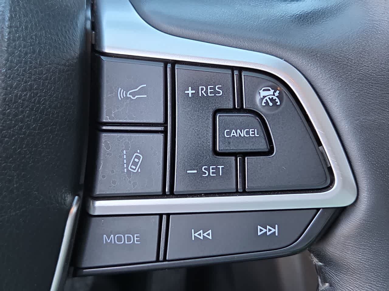 Thumbnail: 2023 Toyota Highlander - 23