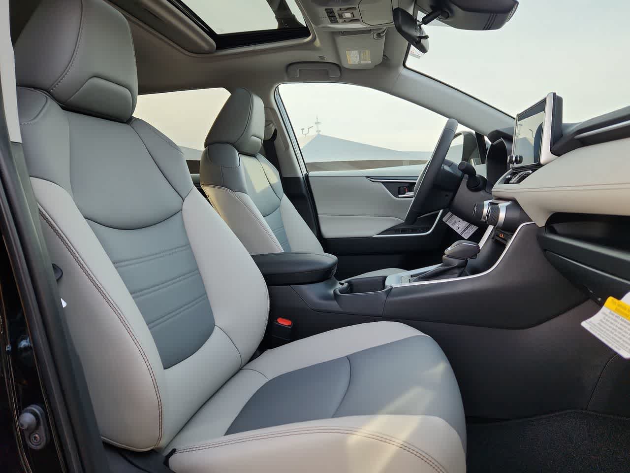 Thumbnail: 2025 Toyota RAV4 - 18