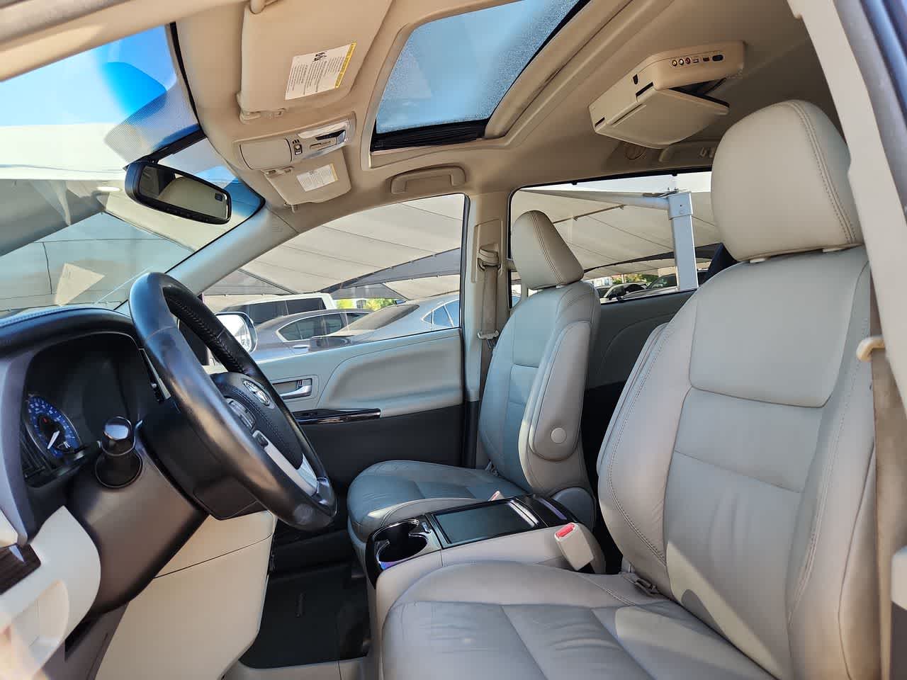 Thumbnail: 2016 Toyota Sienna - 15