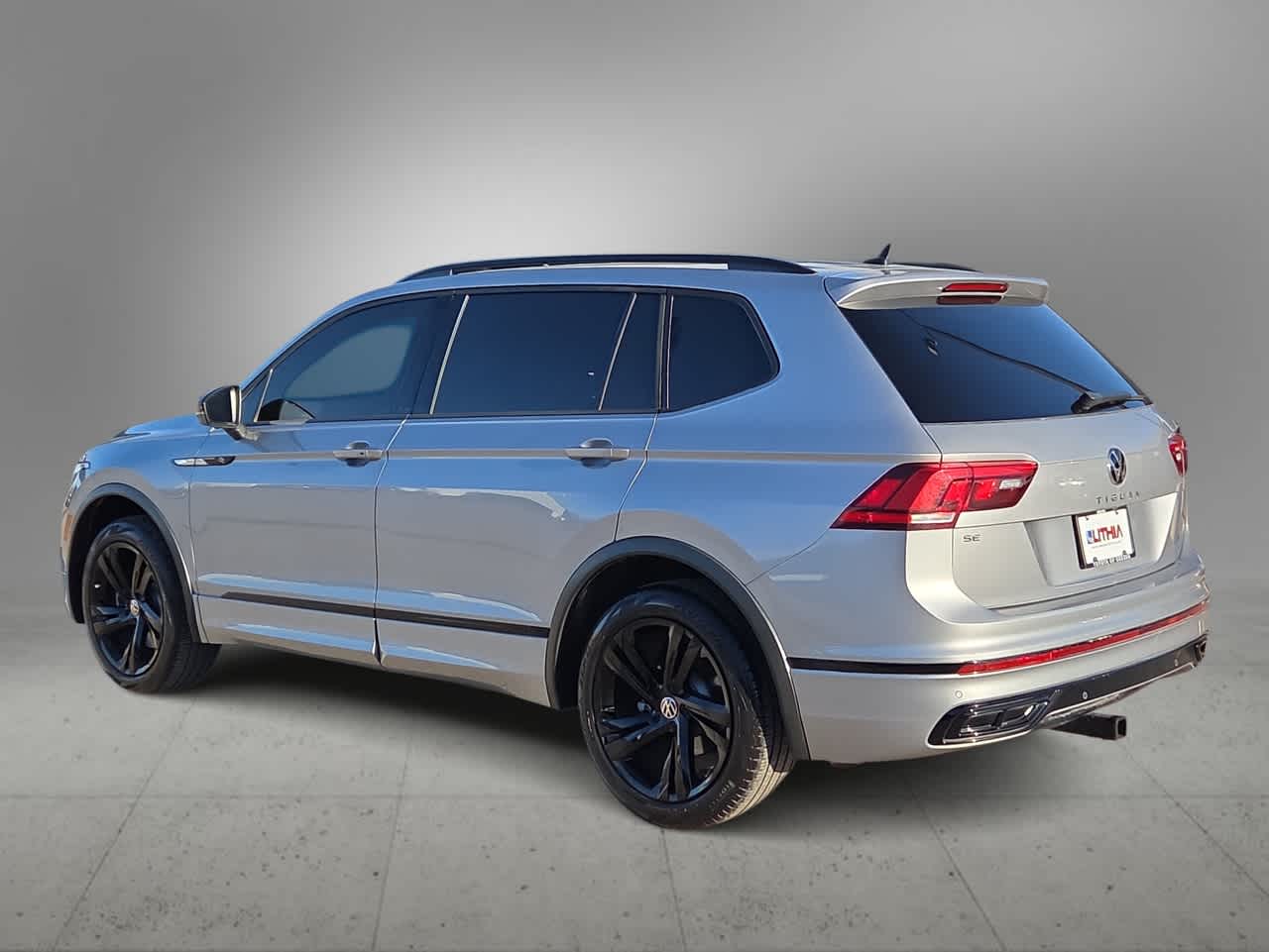 Thumbnail: 2023 Volkswagen Tiguan - 6