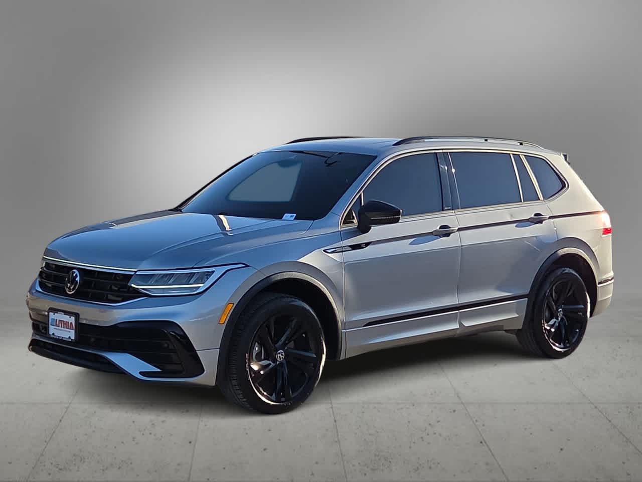 Thumbnail: 2023 Volkswagen Tiguan - 1