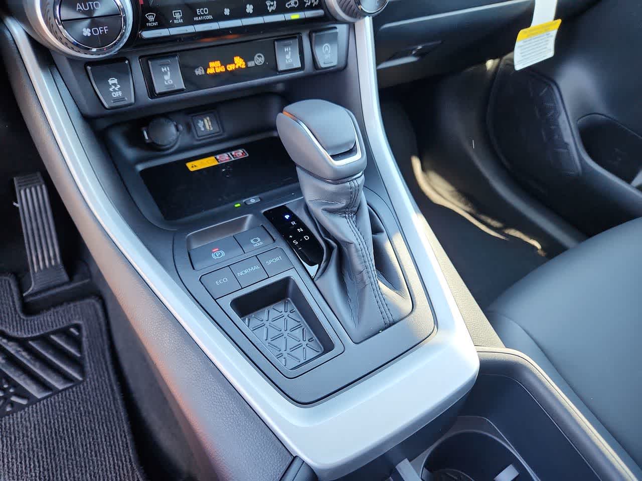 Thumbnail: 2025 Toyota RAV4 - 21