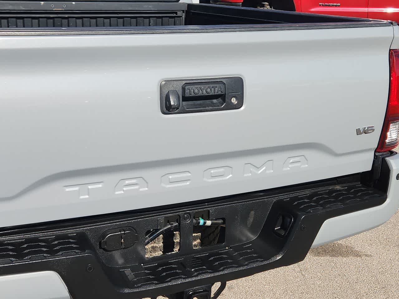 Thumbnail: 2019 Toyota Tacoma - 11