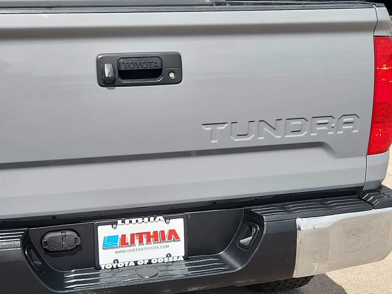 Thumbnail: 2020 Toyota Tundra - 11
