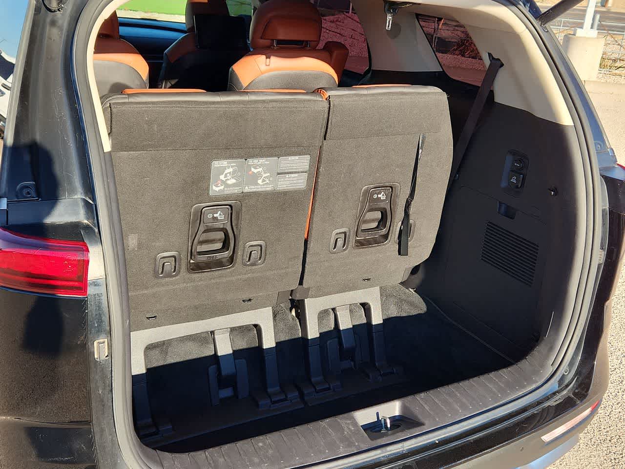 Thumbnail: 2022 Kia Carnival - 23