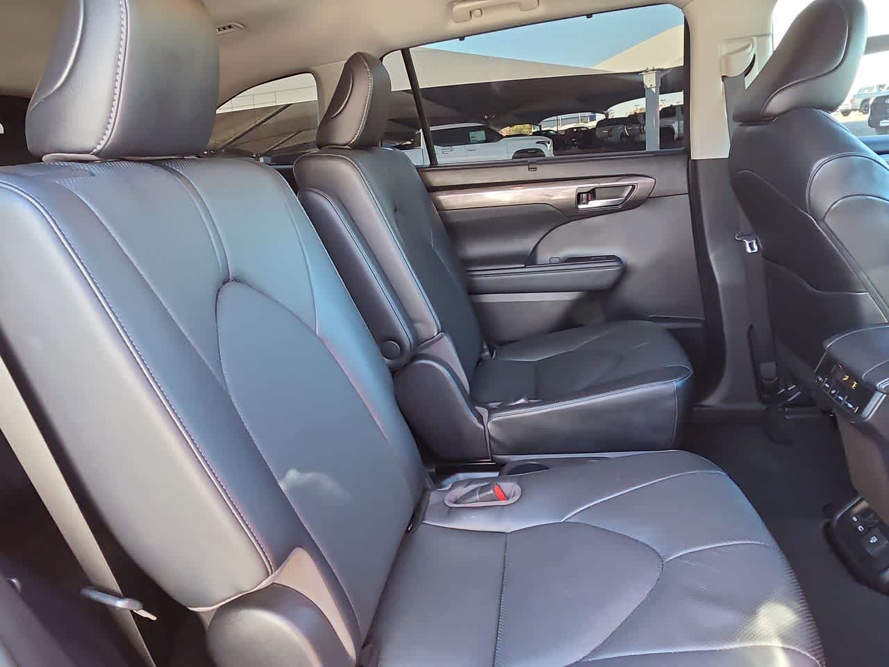 Thumbnail: 2023 Toyota Highlander - 17