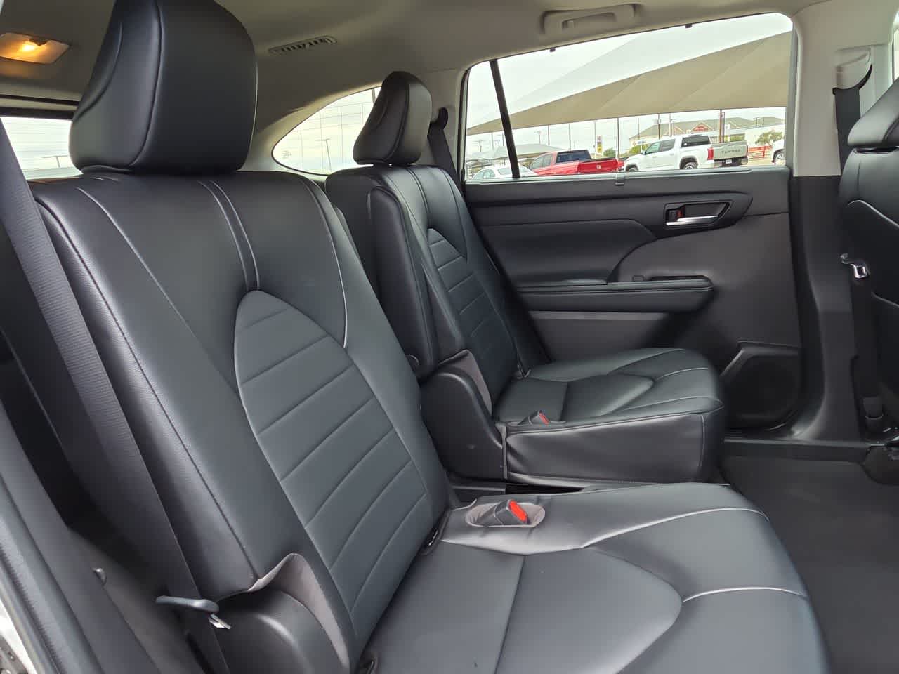 Thumbnail: 2023 Toyota Highlander - 17