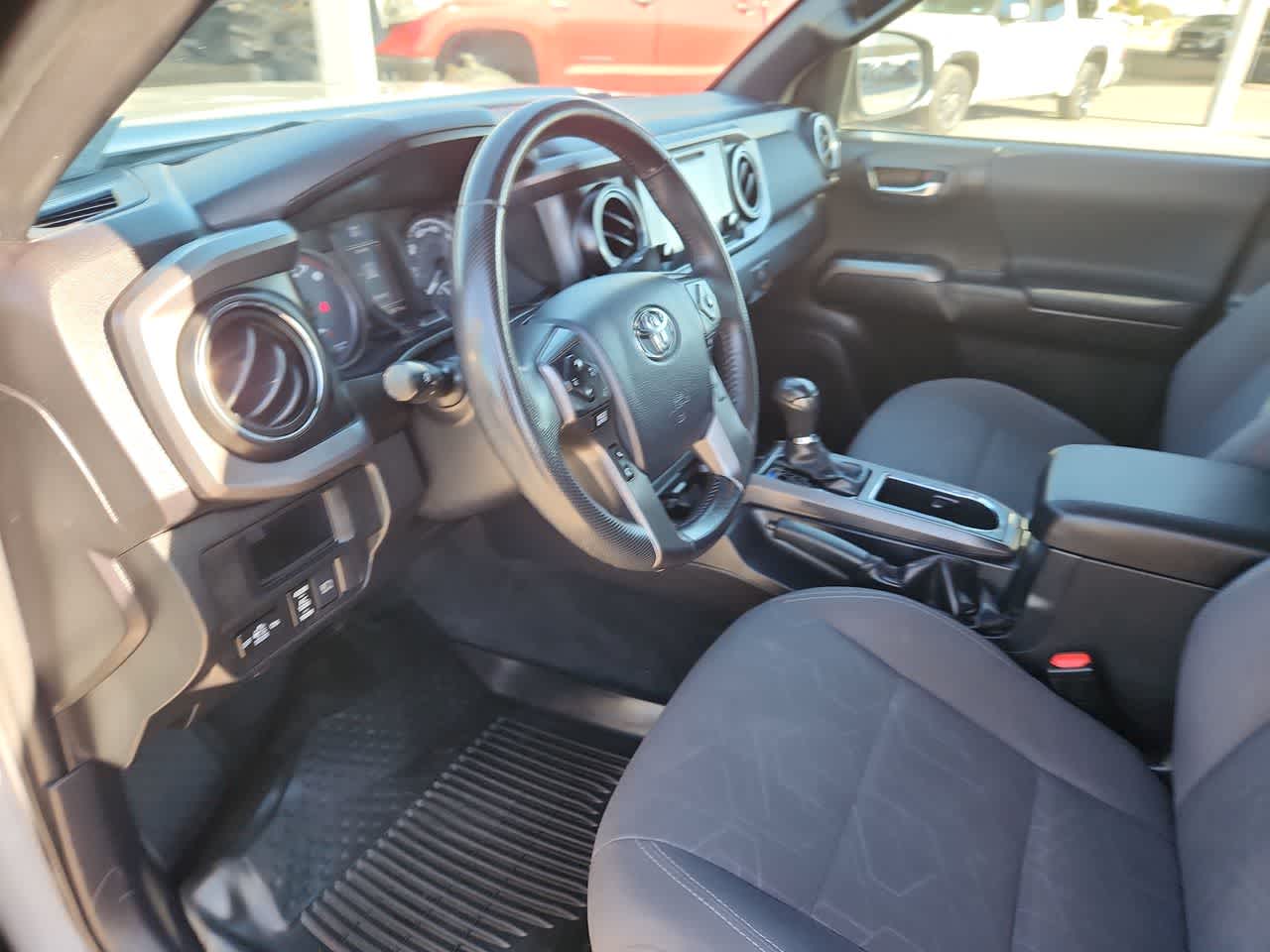 Thumbnail: 2019 Toyota Tacoma - 10