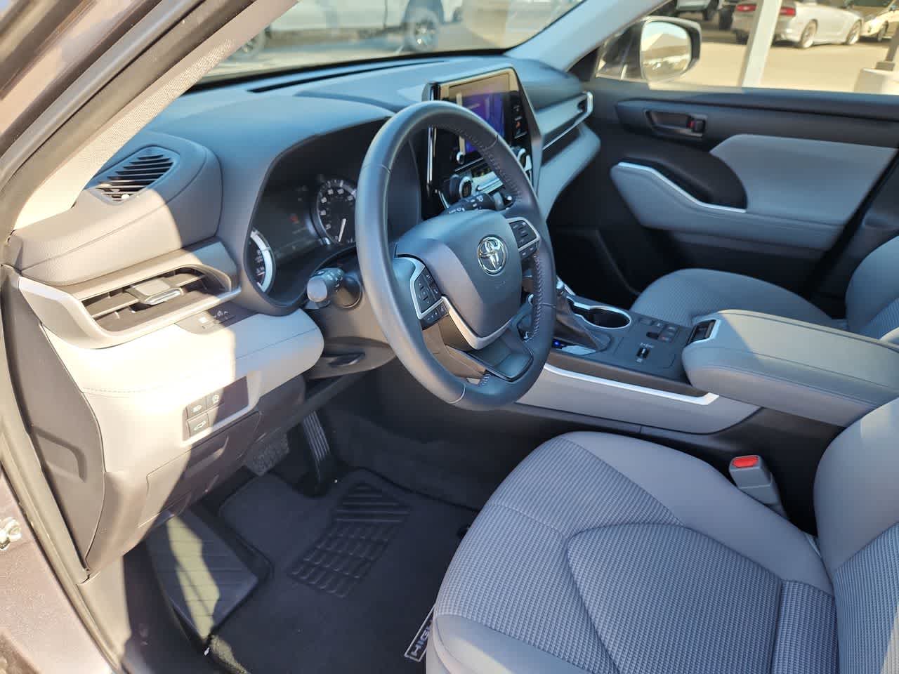 Thumbnail: 2023 Toyota Highlander - 10