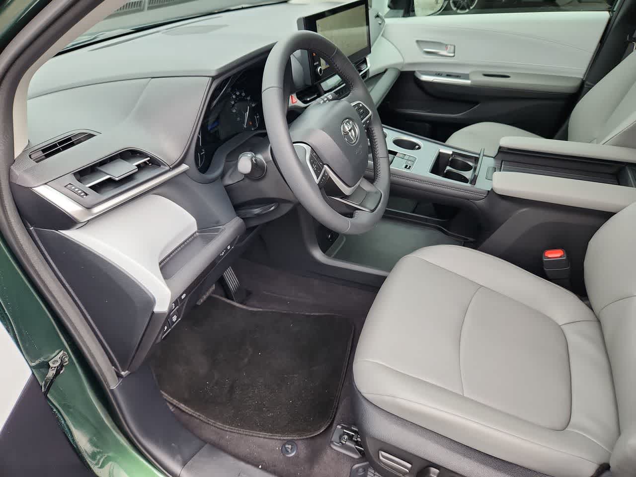 Thumbnail: 2025 Toyota Sienna - 10