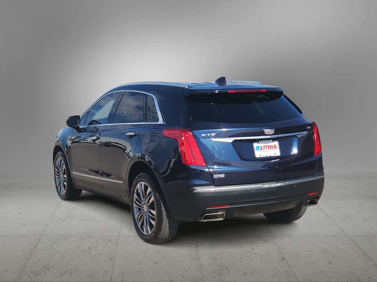 Thumbnail: 2017 Cadillac XT5 - 6