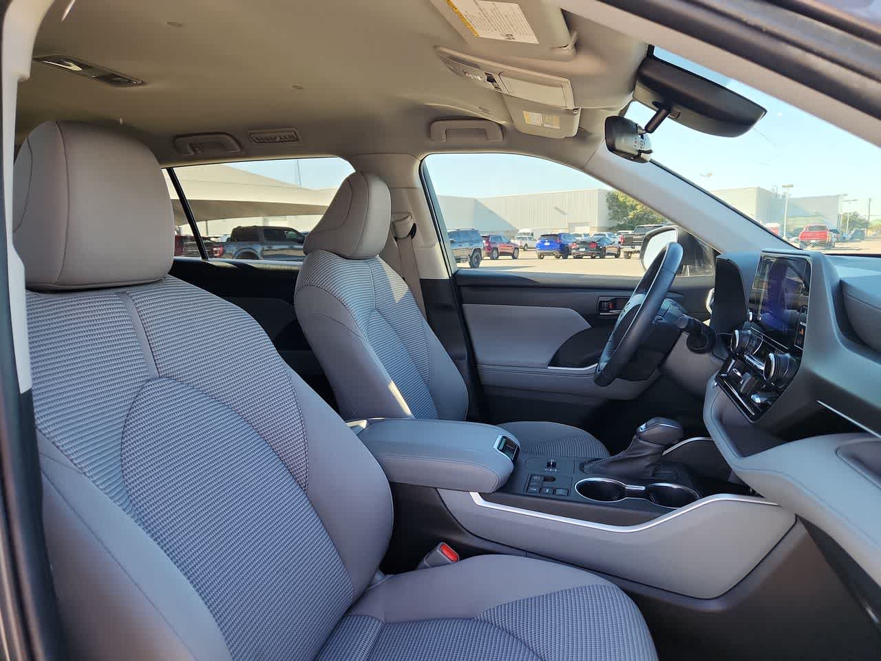 Thumbnail: 2023 Toyota Highlander - 18