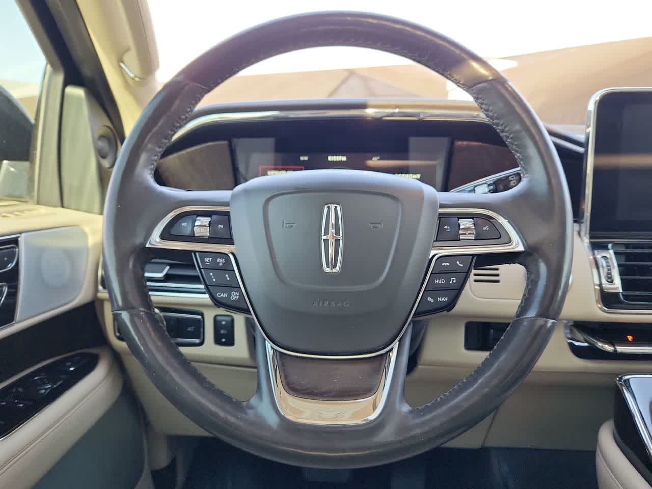 Thumbnail: 2021 Lincoln Navigator - 19