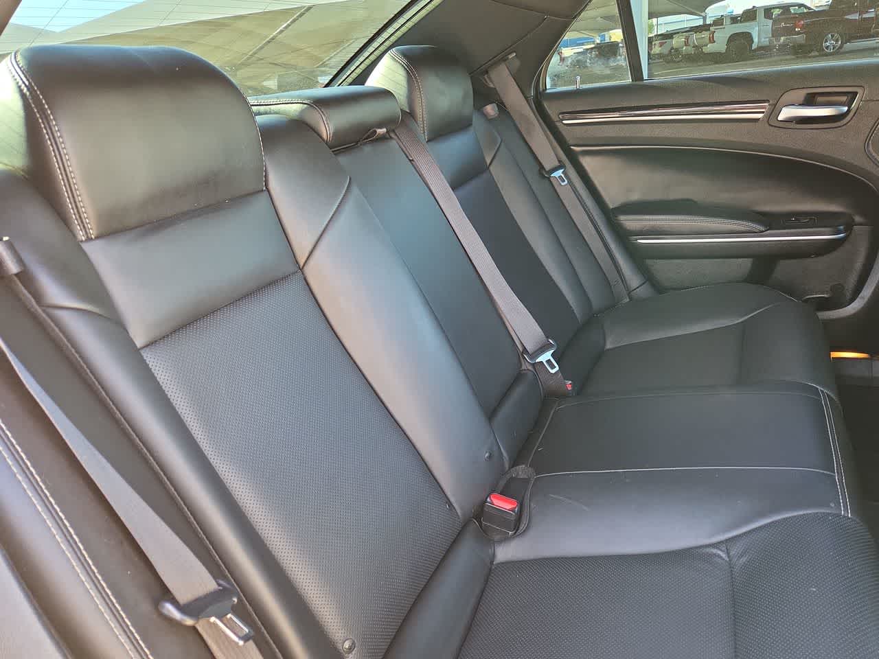 Thumbnail: 2022 Chrysler 300 - 17